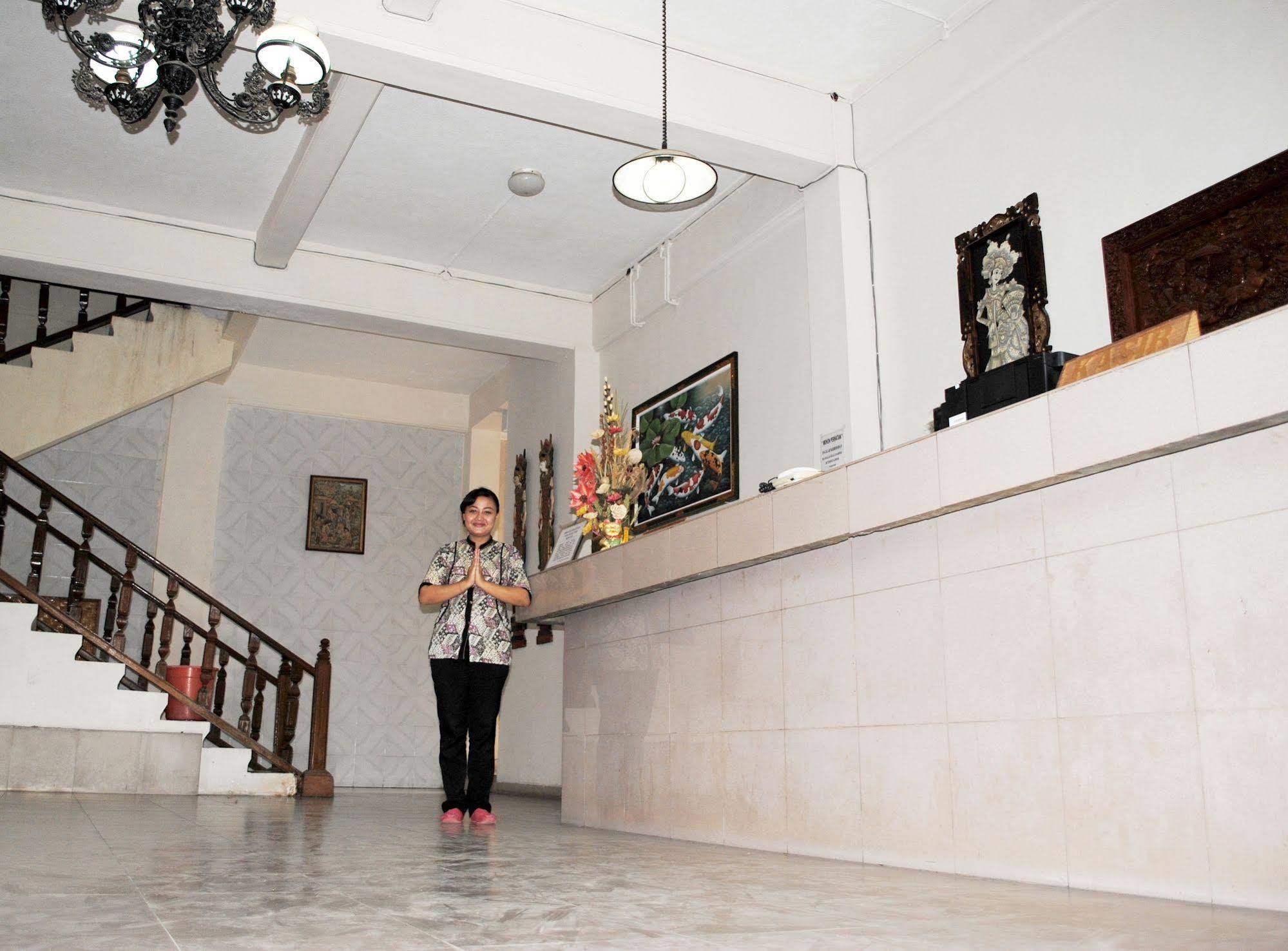 Warna Kedaton Hotel&Meetings Denpasa Buitenkant foto